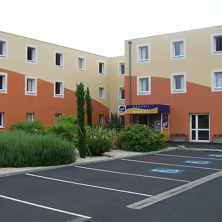 Ace Ferrand La Pardieu Otel 3*