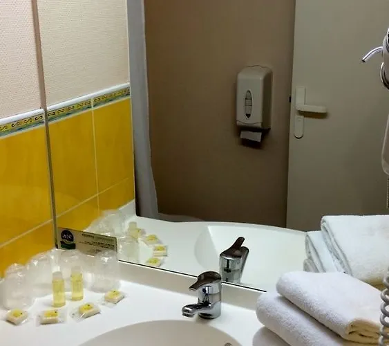 Otel Ace Ferrand La Pardieu 3*